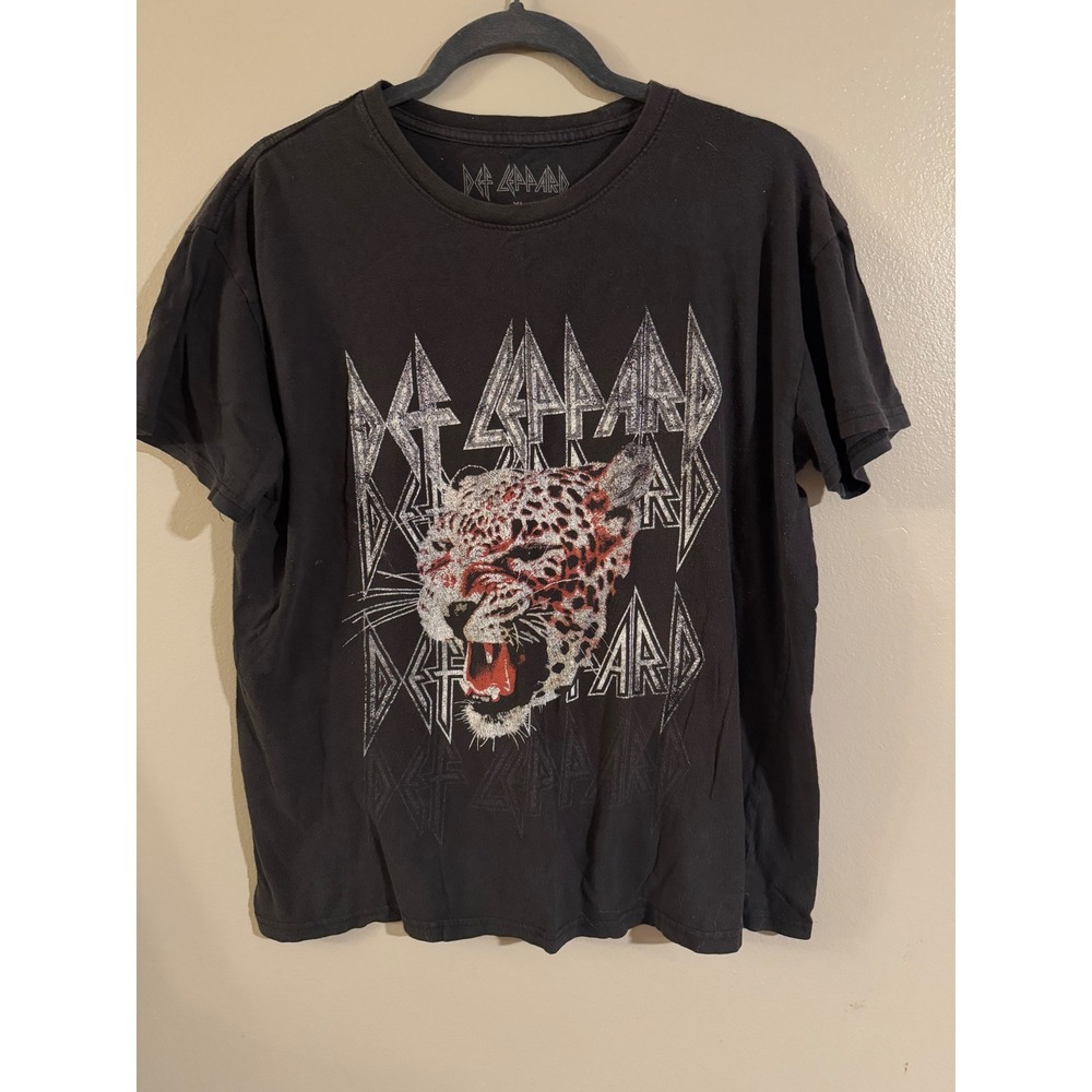 Def Leppard Graphic T-Shirt Womens XL‎ Black Leopard Rock Band Short Sleeve Tee